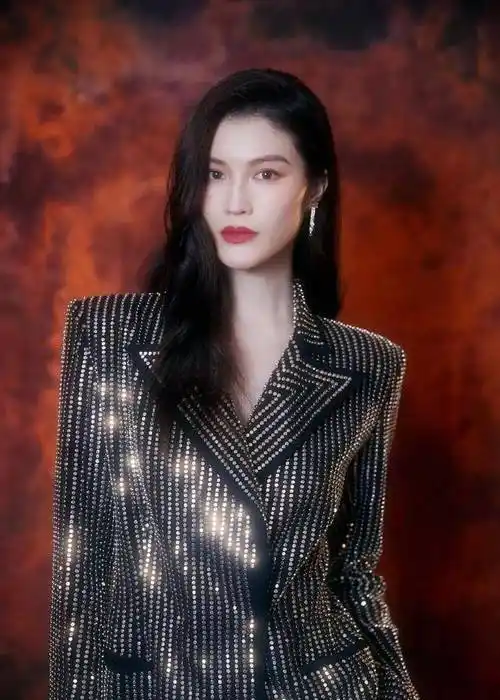 美人计2020流行这种面相,看完发现邱淑贞放今天很难红_何穗_五官_大气