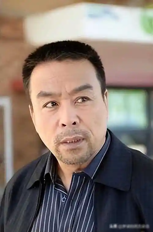 著名演员储智博:24岁娶初恋做妻子,如今明星女儿让他骄傲让他