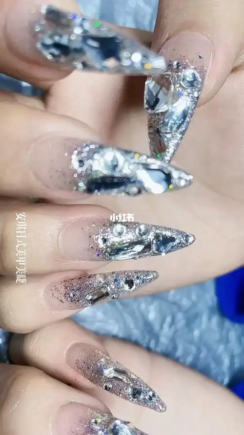 尖长尖长的美甲你喜欢吗