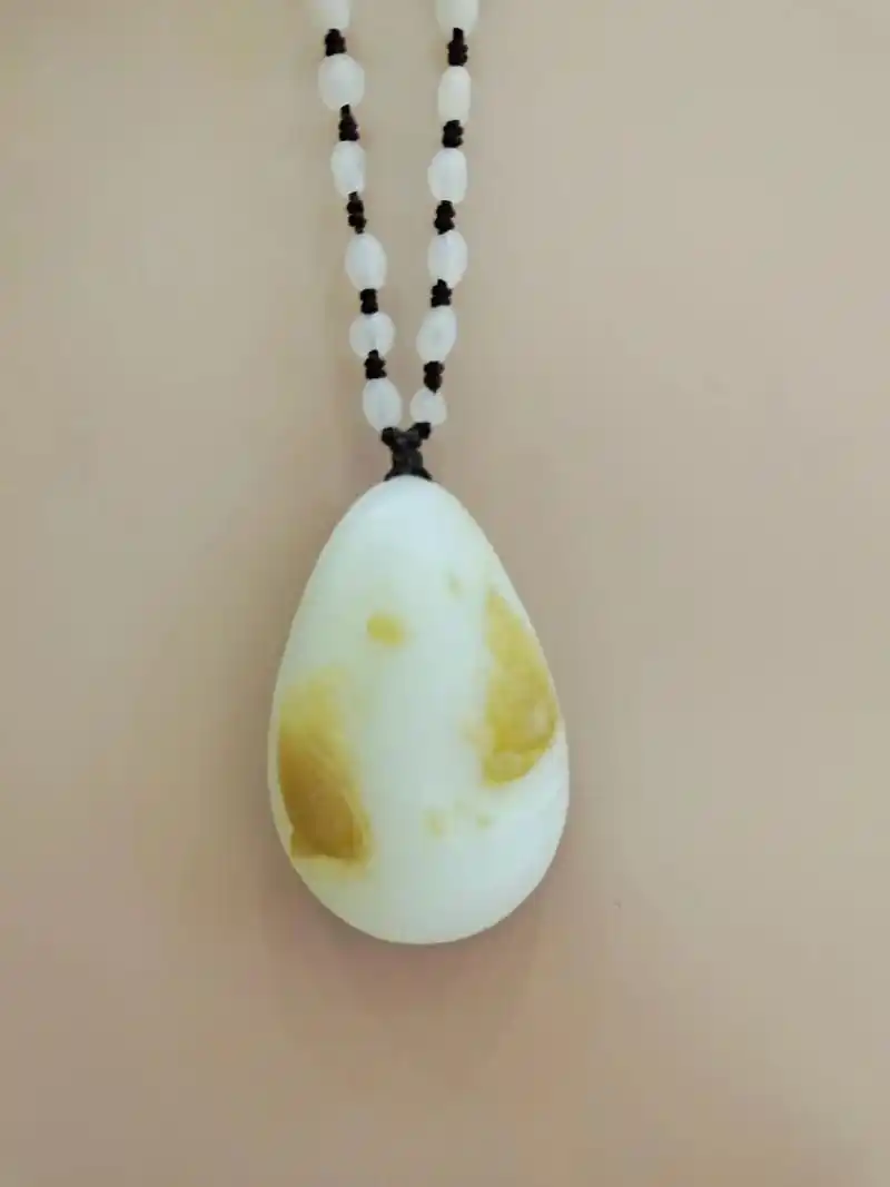 和田玉吊坠! 愿一方美玉,伴你一世韶华温润如玉,有着尊贵