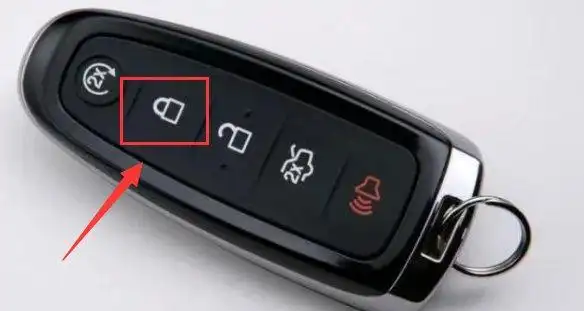 1,远程启动按键:车钥匙上带有圆形和2x的按键,用来表示远程启动功能