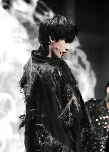 严浩翔微博粉丝破四百万啦