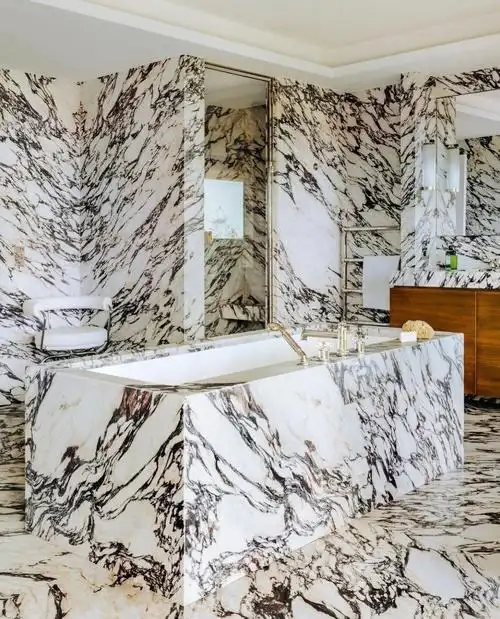 浴缸等等,每种材料都各有千秋,不过今天小鹏要给大家分享的是石材浴缸