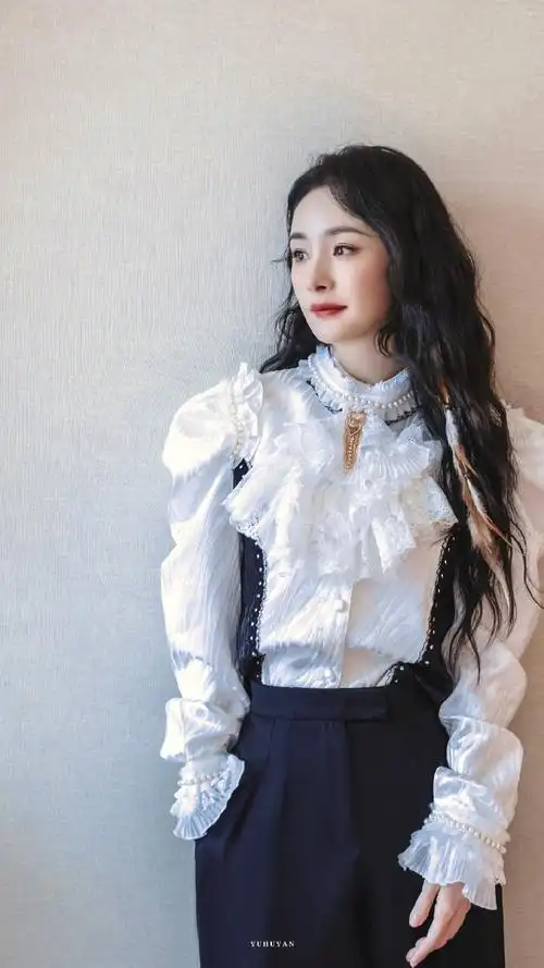 杨幂密逃出发图#大幂幂看起来脸圆润了一点点,好温柔,好可爱,心情好