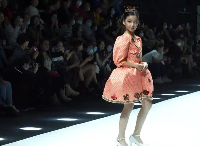 2021春夏上海时装周上演童装秀