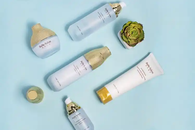 护肤品简约时尚摆拍