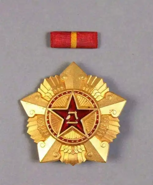 新老两代"八一勋章"各有千秋,同为人民军队至高荣誉_一级_时期_人员