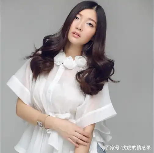 有一种优秀女歌手叫杨小曼,性格直率,活泼可爱,多才多艺!