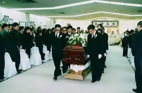 图梅艳芳葬礼刘德华哭泣刘德华抬棺视频曝光