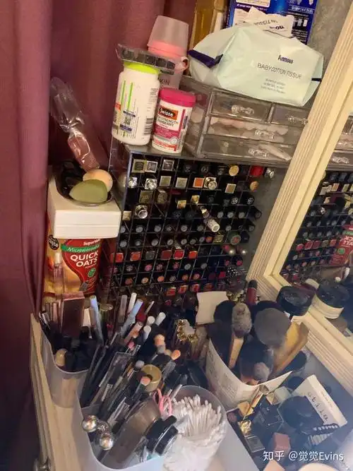 喜欢的口红才可以放在桌上哈哈哈