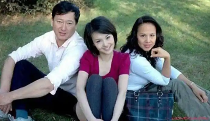 郑爽妈妈否认领证咋回事郑爽妈妈是谁揭郑爽领证始末