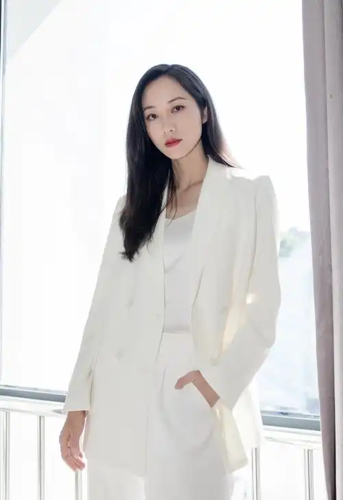 韩雪简约白色西装写真图片