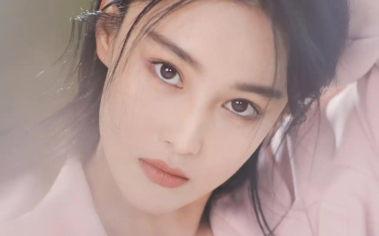 张馨予短发超美性感写真图片桌面壁纸高清大图预览1920x1200_大陆明星