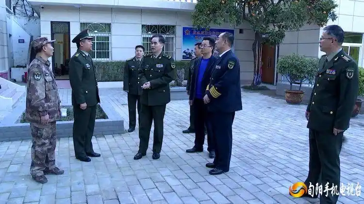 省军区政委李阳来旬阳县调研