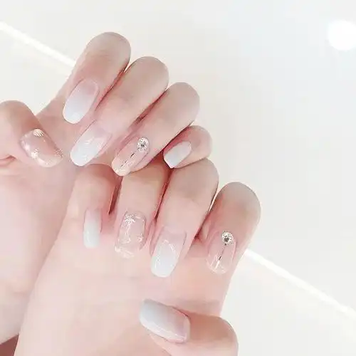 干净又简约,白色系美甲最百搭