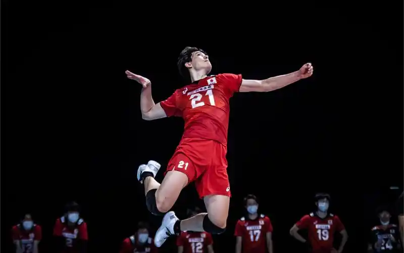 日本男排0-3不敌美国男排 排球少年高桥蓝发球,扣球集锦