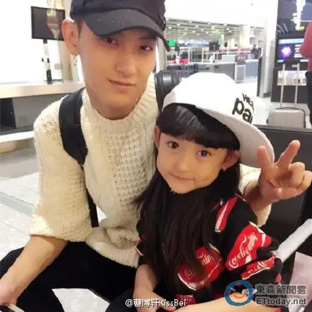 (图/取自我是陈雪涛微博,《闪亮的爸爸》微博) 潘玮柏日前参与节目