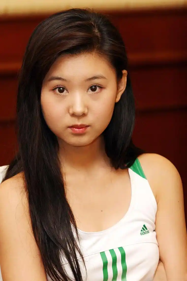 李小萌:最干净女星 李小萌,中国影视界的瑰宝,以清新,甜美的形象和