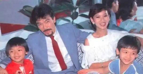 演员赵雅芝,二婚嫁普通人,三个儿子一个比一个帅气