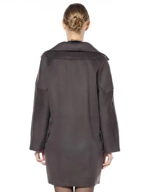 深灰绿色成熟翻领长袖大衣