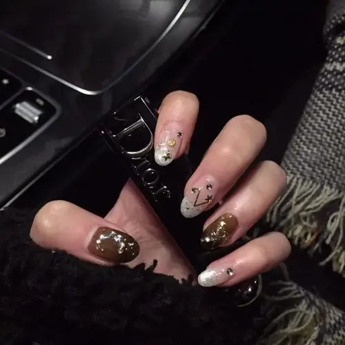 手黑新年美甲指南,精选50款