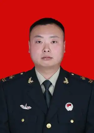 2006年12月入伍,2009年9月入党,上士军衔,大专学历,现为火箭军某旅