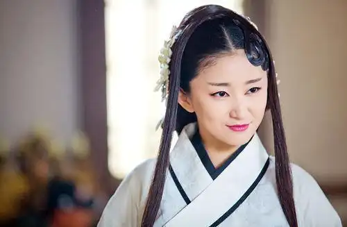 《甄嬛传》富察贵人变身气质外交官 这样的她你认出来了吗?_凌玥