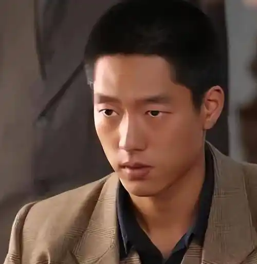 姚晨和凌潇肃离婚12年后,没有一个人是赢家,虽有家庭但并不完美_演艺