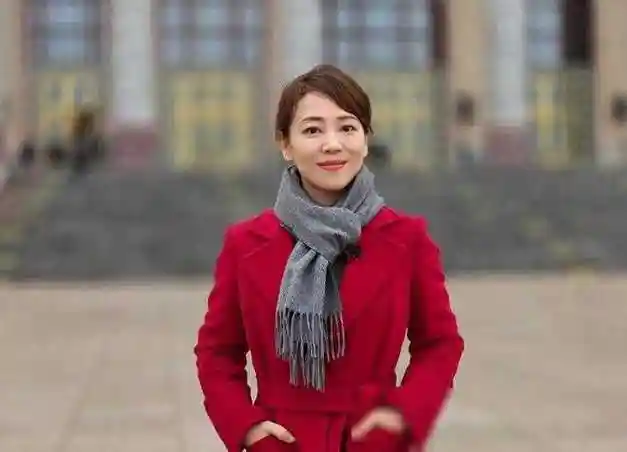 尽享年假,劳春燕为您揭秘28天班主持之旅|焦点访谈|cctv|东方时空