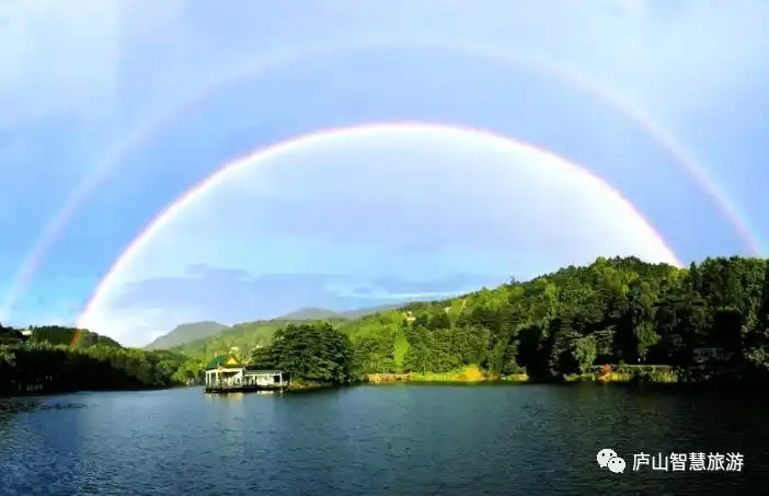 庐山风景区惊现双彩虹奇观