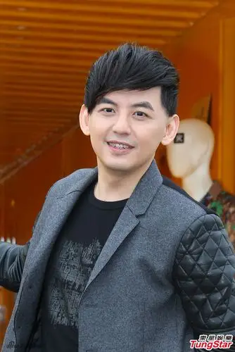 31 15:27:15 1 / 6 新浪娱乐讯 30日,黄子佼现身个人策展货柜,谈起