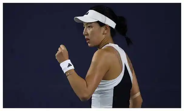 中国网球名将郑钦文横扫种子选手斩获退赛大礼20爆冷