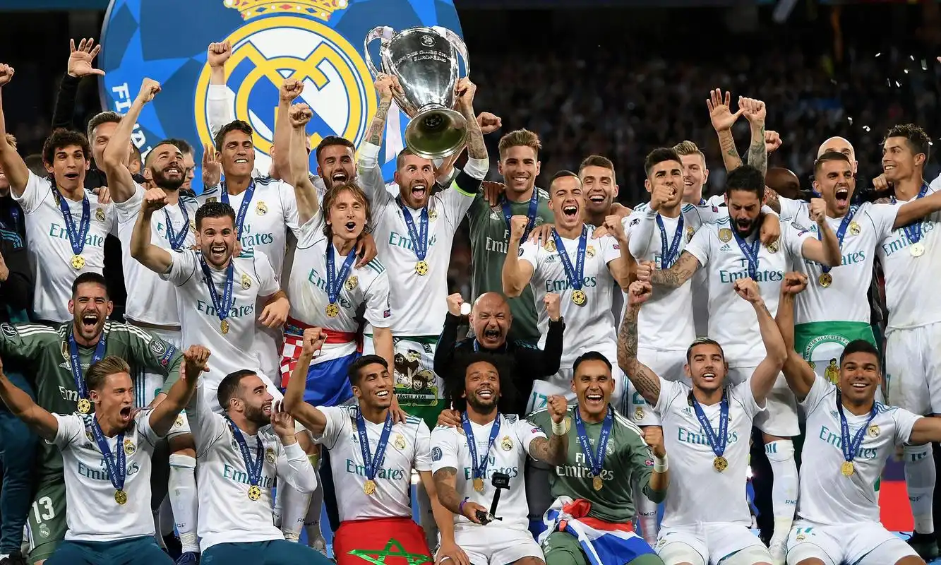 站上荣耀之巅,皇家马德里 3:1 利物浦完成欧冠三连冠壮举