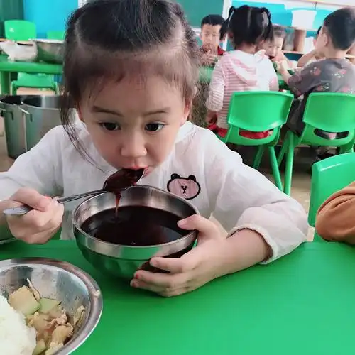 吃饭啦!来看看我们班小朋友吃的好棒哦!