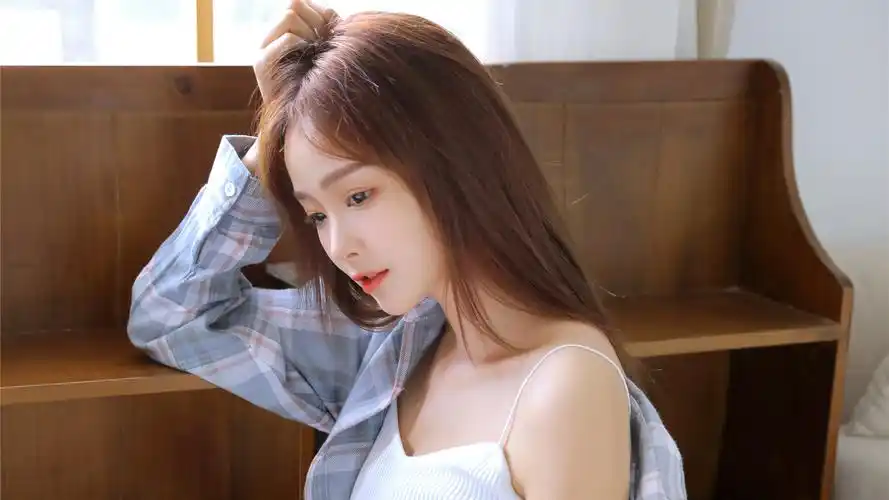 高颜值居家小姐姐桌面壁纸