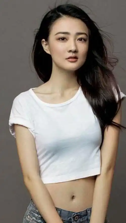 徐璐时尚靓丽写真,这颜值气质太美了,春风十里不及你的美色