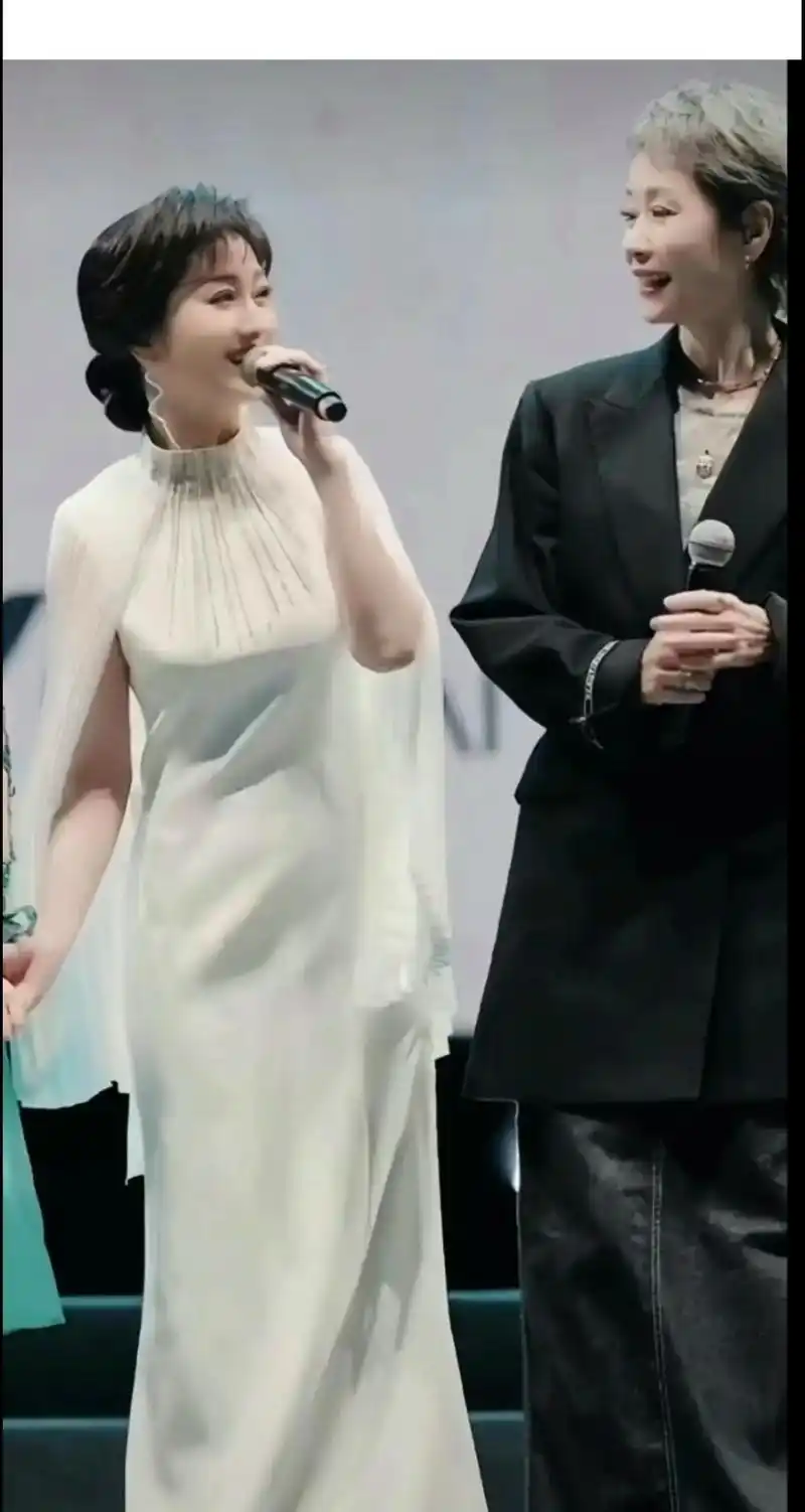 一眼万年,很难不爱!#芝童道合 #赵雅芝叶童 - 抖音