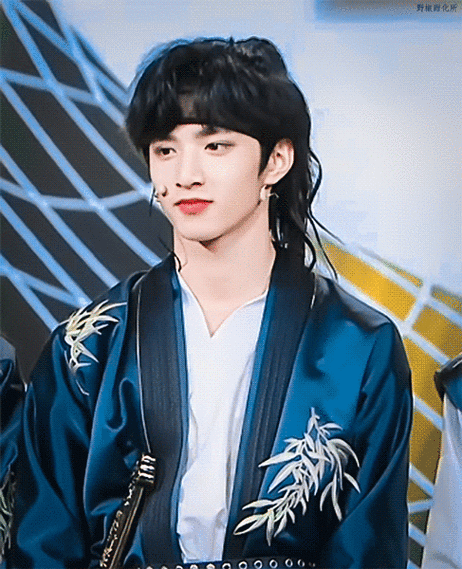 萌探探探案刘耀文路透今日份高马尾的耀文