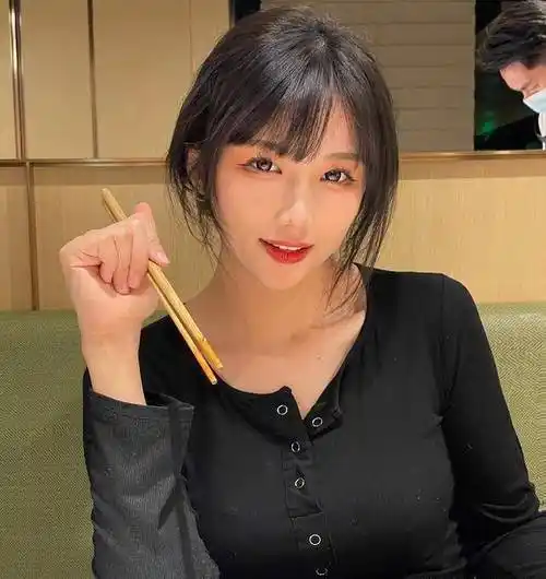 原创"傻白甜"网红钟婷人气下滑,作品敷衍原创少,你多久没刷到她了