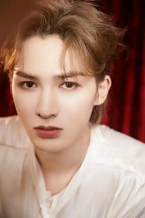 消息朱正廷金曲青春造型照九宫格出炉行走的雕塑呈现美貌冲击