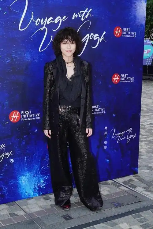 窦靖童香港出席活动畅谈星二代身份与音乐之路