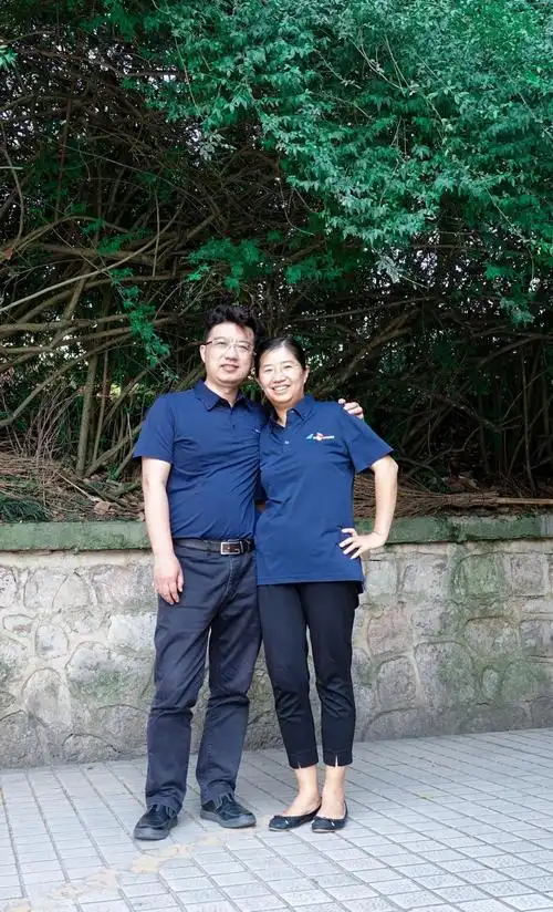 两个李飞比翼飞:同名同姓同班同乡同单位的央企夫妻档