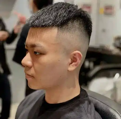 男生夏天留这几款潮流短发,阳光又帅气