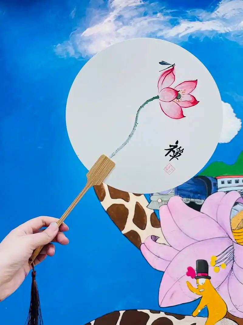 画扇面 #古风扇子 #手绘国画作品 #国风 #荷花的画法  - 抖音