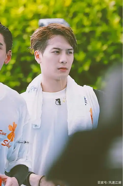 王嘉尔又被沙溢误伤了