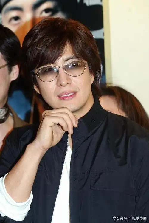 微笑温暖的足以让女人融化的裴勇俊,各种爆照,你喜欢哪种?