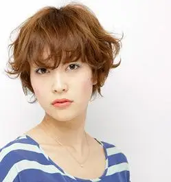 女生自来卷头发适合什么发型