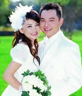 被曝插足毕福剑, 因李湘被李厚霖威胁, 洒脱的周艳泓缘何至今单身?