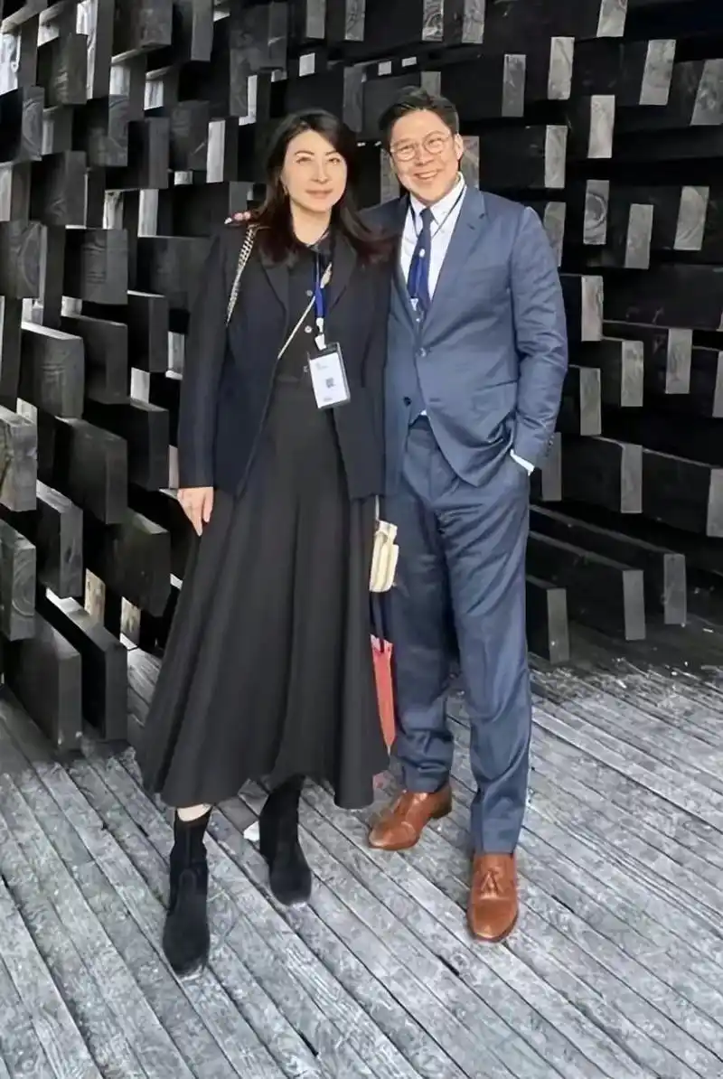 霍启刚晒和郭晶晶合照.霍启刚晒和郭晶晶合照#郭晶晶 #霍启刚 - 抖音