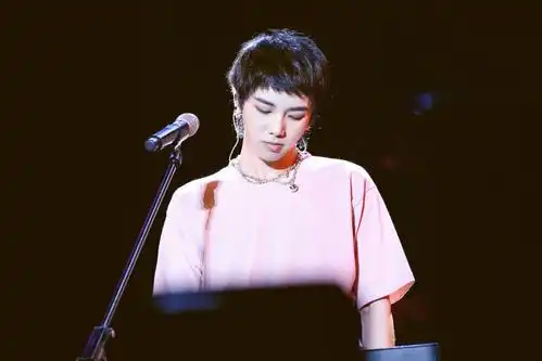 华晨宇经纪人在朋友圈发表感恩之言否认离职